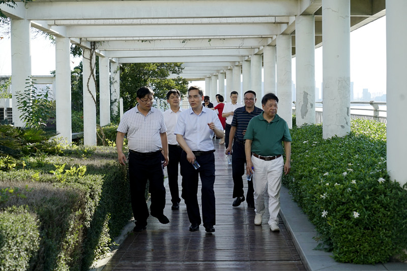 清华大学艾四林和北京大学康沛竹教授 莅临Beat365中文官方网站指导(图3)