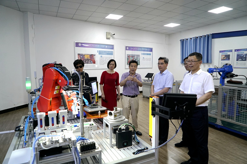 清华大学艾四林和北京大学康沛竹教授 莅临Beat365中文官方网站指导(图1)