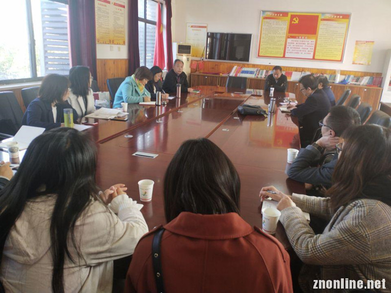 Beat365中文官方网站大中小学思政课一体化建设研究中心教师赴江夏区两所中学听课座谈(图2)