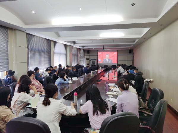 Beat365中文官方网站全体思政课教师集中收看党的二十大开幕盛况(图1)