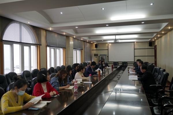 校党委书记汪继平参加“形势与政策”课集体备课(图1)