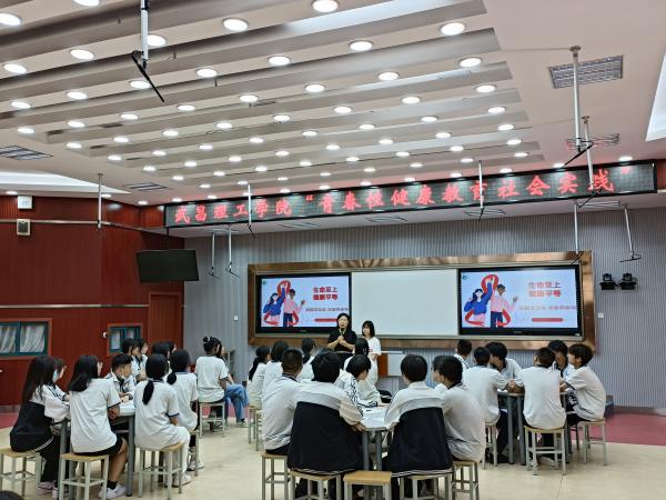Beat365中文官方网站青春性健康教育实践服务队开展艾滋病预防宣讲活动(图2)